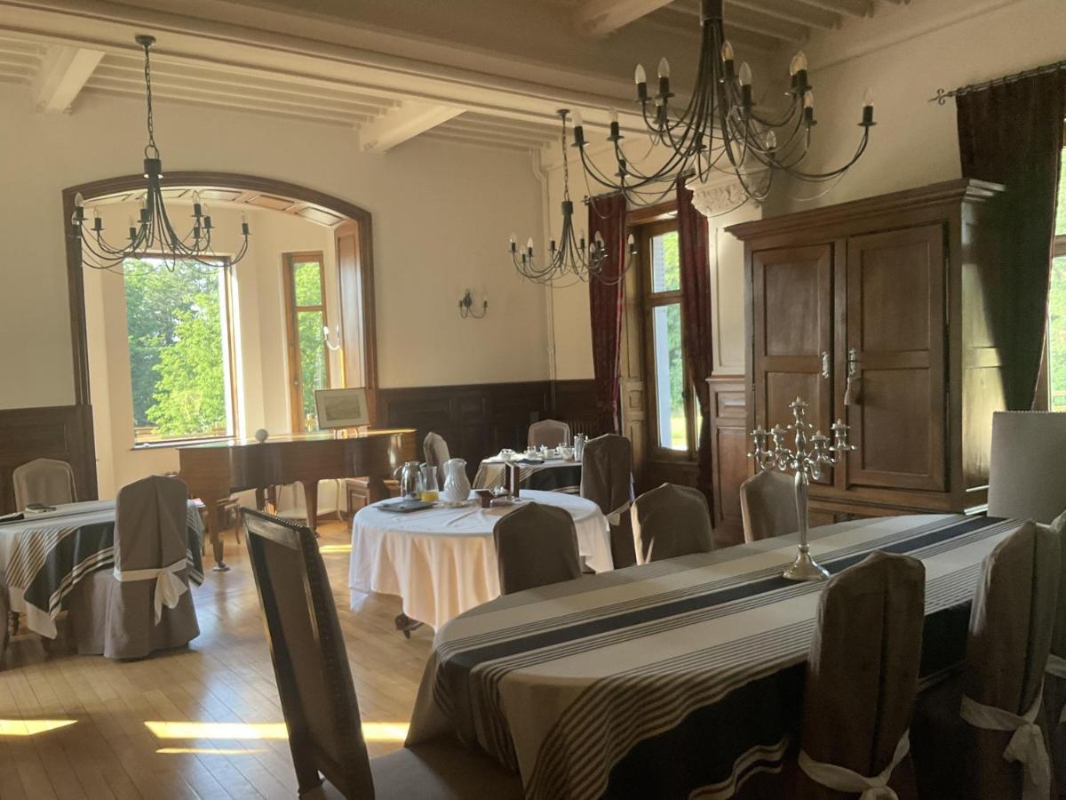 Chateau Tout Y Fault Loriges Buitenkant foto