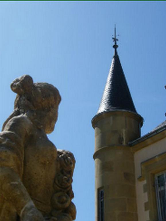 Chateau Tout Y Fault Loriges Buitenkant foto